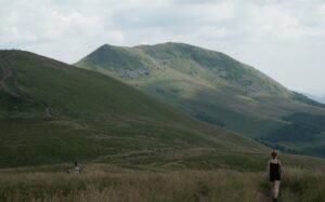 Tarnica widziana ze szlaku na Szerokim Wierchu — dach Bieszczadów
